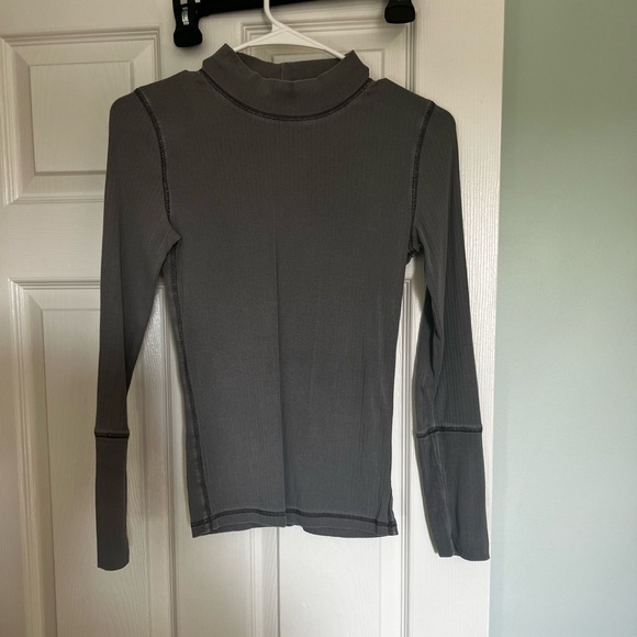 FREE PEOPLE gray basic top - Picture 3 of 4